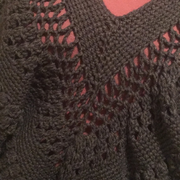 Handmade grey crochet poncho one size - Picture 3 of 3